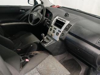 Toyota Corolla Corolla Verso (R10/11) MPV 1.6 16V VVT-i (3ZZFE) [81kW]  (04-2004/03-2=
009) picture 10