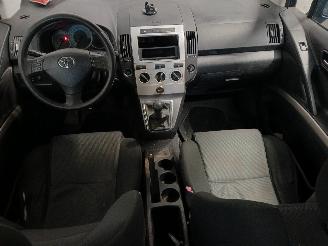 Toyota Corolla Corolla Verso (R10/11) MPV 1.6 16V VVT-i (3ZZFE) [81kW]  (04-2004/03-2=
009) picture 12