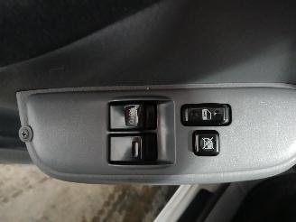 Toyota Rav-4 RAV4 (A2) Terreinwagen 1.8 16V VVT-i 4x2 (1ZZFE) [92kW]  (08-2000/11-2=
005) picture 13