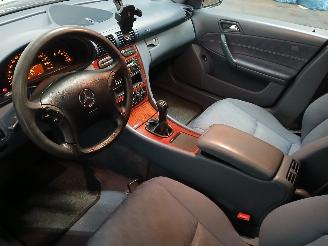Mercedes C-klasse C (W203) Sedan 1.8 C-180K 16V (M271.946) [105kW]  (05-2002/02-2007) picture 12