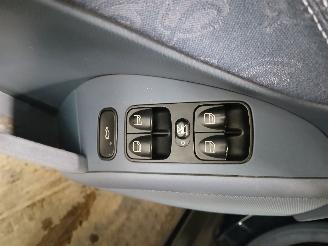 Mercedes C-klasse C (W203) Sedan 1.8 C-180K 16V (M271.946) [105kW]  (05-2002/02-2007) picture 13