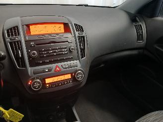 Kia Cee d Cee'd Sporty Wagon (EDF) Combi 1.4 16V (G4FA) [80kW]  (09-2007/12-2012=
) picture 16