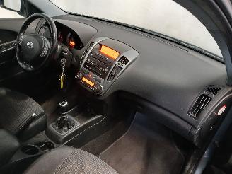 Kia Cee d Cee'd Sporty Wagon (EDF) Combi 1.4 16V (G4FA) [80kW]  (09-2007/12-2012=
) picture 8