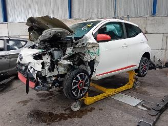 demontáž osobní automobily Toyota Aygo Aygo (B40) Hatchback 1.0 12V VVT-i (1KR-FE) [53kW]  (03-2018/...) 2019/10