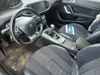 Peugeot 308 308 SW (L4/L9/LC/LJ/LR) Combi 5-drs 1.5 BlueHDi 130 (DV5RC(YHZ)) [96kW=
]  (06-2017/12-2021) picture 11