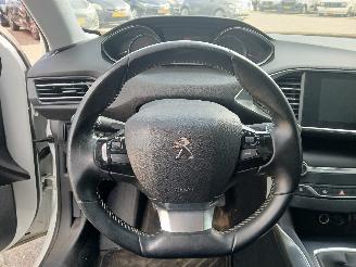 Peugeot 308 308 SW (L4/L9/LC/LJ/LR) Combi 5-drs 1.5 BlueHDi 130 (DV5RC(YHZ)) [96kW=
]  (06-2017/12-2021) picture 19