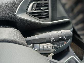Peugeot 308 308 SW (L4/L9/LC/LJ/LR) Combi 5-drs 1.5 BlueHDi 130 (DV5RC(YHZ)) [96kW=
]  (06-2017/12-2021) picture 15