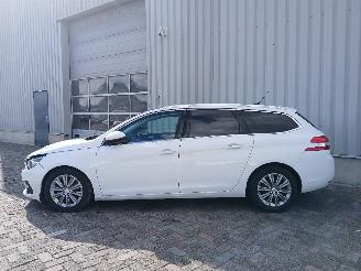 Peugeot 308 308 SW (L4/L9/LC/LJ/LR) Combi 5-drs 1.5 BlueHDi 130 (DV5RC(YHZ)) [96kW=
]  (06-2017/12-2021) picture 4