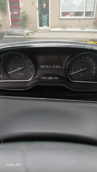Peugeot 208 208 I (CA/CC/CK/CL) Hatchback 1.2 Vti 12V PureTech 82 (EB2F(HMZ)) [60k=
W]  (03-2012/12-2019) picture 2