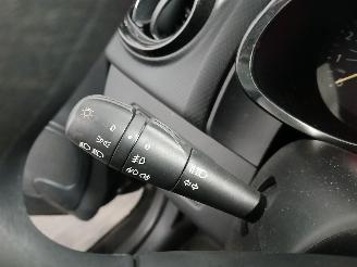 Renault Clio Clio IV (5R) Hatchback 5-drs 1.5 Energy dCi 90 FAP (K9K-608(K9K-B6)) [=
66kW]  (11-2012/08-2021) picture 14