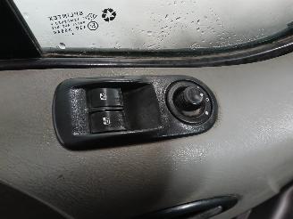 Renault Trafic Trafic New (FL) Van 1.9 dCi 100 16V (F9Q-760) [74kW]  (03-2001/09-2006=
) picture 13