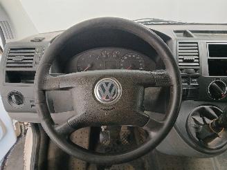 Volkswagen Transporter Transporter T5 Van 1.9 TDi (BRR) [62kW]  (01-2006/11-2009) picture 18