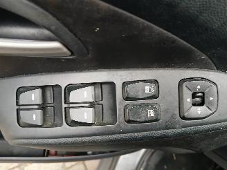 Hyundai Ix35 iX35 (LM) SUV 1.6 GDI 16V (G4FD(Euro 4)) [99kW]  (11-2010/09-2015) picture 12