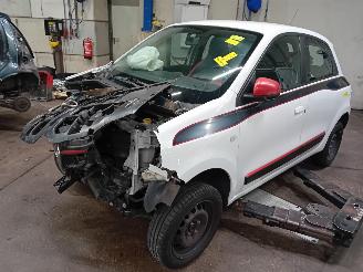 Coche siniestrado Renault Twingo Twingo III (AH) Hatchback 5-drs 1.0 SCe 70 12V (H4D-400(H4D-A4)) [52kW=
]  (09-2014/...) 2015