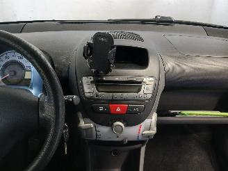 Peugeot 107 107 Hatchback 1.0 12V (384F(1KR)) [50kW]  (06-2005/05-2014) picture 16