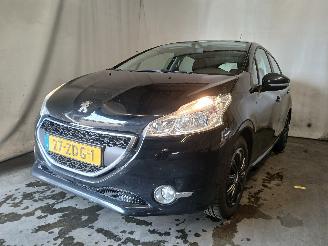 damaged passenger cars Peugeot 208 208 I (CA/CC/CK/CL) Hatchback 1.2 Vti 12V PureTech 82 (EB2F(HMZ)) [60k=
W]  (03-2012/12-2019) 2012/10