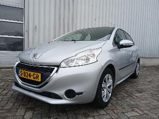 Unfallwagen Peugeot 208 208 I (CA/CC/CK/CL) Hatchback 1.2 Vti 12V PureTech 82 (EB2F(HMZ)) [60k=
W]  (03-2012/12-2019) 2013/12