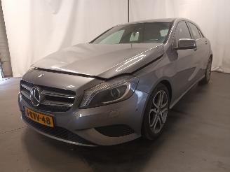 Voiture accidenté Mercedes A-klasse A (W176) Hatchback 1.6 A-180 16V (M270.910) [90kW]  (09-2012/05-2018) 2013/7
