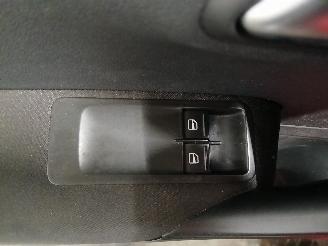 Volkswagen Polo Polo V (6R) Hatchback 1.2 TDI 12V BlueMotion (CFWA(Euro 5)) [55kW]  (1=
0-2009/05-2014) picture 13