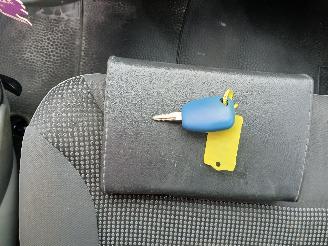 Opel Vivaro Vivaro Van 2.0 CDTI (M9R-786) [66kW]  (08-2006/07-2014) picture 19