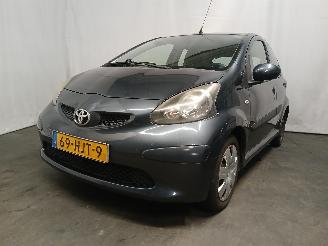 damaged passenger cars Toyota Aygo Aygo (B10) Hatchback 1.0 12V VVT-i (1KR-FE) [50kW]  (07-2005/05-2014) 2008/2