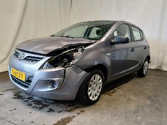 Hyundai I-20 i20 Hatchback 1.2i 16V (G4LA) [57kW]  (09-2008/12-2012) picture 3