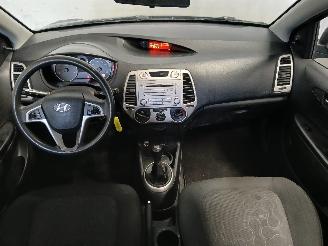 Hyundai I-20 i20 Hatchback 1.2i 16V (G4LA) [57kW]  (09-2008/12-2012) picture 13