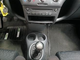 Toyota Yaris Yaris (P1) Hatchback 1.5 T Sport 16V VVT-i (1NZFE) [78kW]  (04-2001/09=
-2005) picture 17