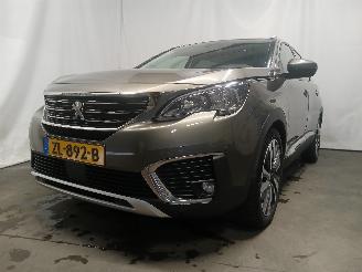 Damaged car Peugeot 5008 5008 II (M4/MC/MJ/MR) MPV 1.2 12V e-THP PureTech 130 (EB2ADTS(HNS)) [9=
6kW]  (12-2016/12-2024) 2019/6