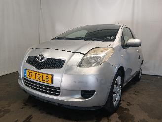 Vaurioauto  passenger cars Toyota Yaris Yaris II (P9) Hatchback 1.3 16V VVT-i (2SZFE) [64kW]  (08-2005/11-2010=
) 2006/9