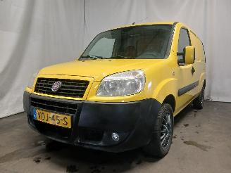 Voiture accidenté Fiat Doblo Doblo Cargo (223) Van 1.6 16V (182.B.6000(Euro 3)) [76kW]  (10-2001/10=
-2005) 2009/11