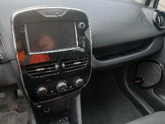 Renault Clio Clio IV Estate/Grandtour (7R) Combi 5-drs 0.9 Energy TCE 90 12V (H4B-4=
00(H4B-A4)) [66kW]  (01-2013/08-2021) picture 15