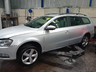 Purkuautot passenger cars Volkswagen Passat Passat Variant (365) Combi 1.6 TDI 16V Bluemotion (CAYC(Euro 5)) [77kW=
]  (08-2010/12-2014) 2011/4