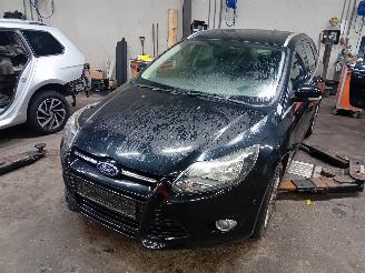 Coche siniestrado Ford Focus Focus 3 Wagon Combi 1.0 Ti-VCT EcoBoost 12V 125 (M1DA(Euro 5)) [92kW] =
 (02-2012/05-2018) 2014/12