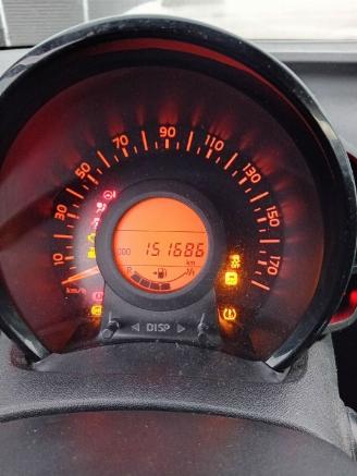 uszkodzony samochody osobowe Citroën C1 C1 Hatchback 1.2 PureTech 82 12V (EB2D(HMT)) [60kW]  (04-2014/04-2018)= 2016/4