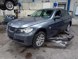Auto da rottamare BMW 3-serie 3 serie (E90) Sedan 318i 16V (N46-B20B) [95kW]  (09-2005/03-2007) 2006/2