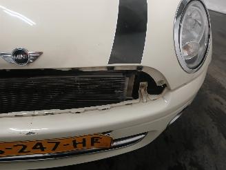 Mini Mini Mini (R56) Hatchback 1.6 Cooper D 16V (DV6TED4(9HZ)) [80kW]  (11-2006/=
09-2010) picture 20