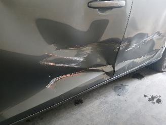 Volvo V-40 V40 (MV) Hatchback 5-drs 1.6 D2 (D4162T) [84kW]  (03-2012/12-2016) picture 24