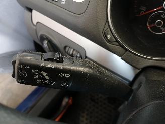 Volkswagen Golf Golf VI (5K1) Hatchback 1.6 TDI 16V (CAYC(Euro 5)) [77kW]  (02-2009/11=
-2012) picture 16