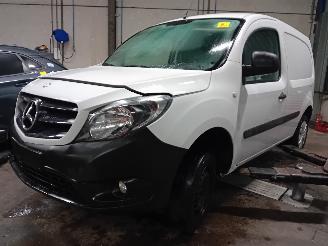 Salvage car Mercedes Citan Citan (415.6) Van 1.5 108 CDI (OM607.951(K9K)) [55kW]  (11-2012/08-202=
1) 2015/6