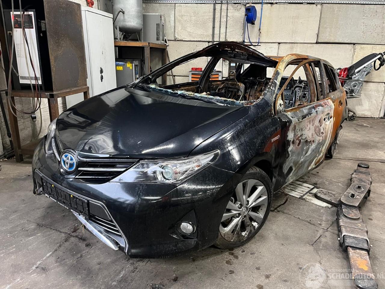Toyota Auris Auris (E18) Hatchback 5-drs 1.8 16V Hybrid (2ZRFXE) [100kW]  (10-2012/=
03-2019)