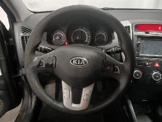 Kia Cee d Cee'd Sporty Wagon (EDF) Combi 1.4 16V (G4FA) [66kW]  (07-2009/12-2012=
) picture 18