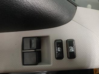 Toyota Yaris Yaris II (P9) Hatchback 1.3 16V VVT-i (2SZFE) [64kW]  (08-2005/11-2010=
) picture 13