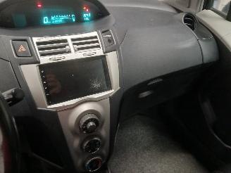 Toyota Yaris Yaris II (P9) Hatchback 1.3 16V VVT-i (2SZFE) [64kW]  (08-2005/11-2010=
) picture 16