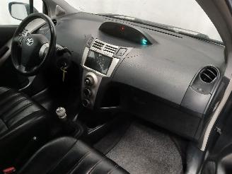 Toyota Yaris Yaris II (P9) Hatchback 1.3 16V VVT-i (2SZFE) [64kW]  (08-2005/11-2010=
) picture 8