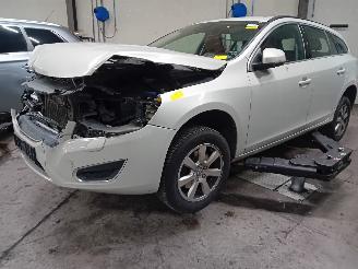 Coche siniestrado Volvo V-60 V60 I (FW/GW) Combi 1.6 DRIVe (D4162T) [84kW]  (02-2011/12-2015) 2011/8