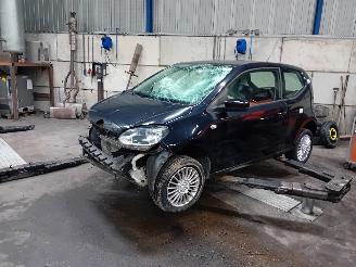 Salvage car Volkswagen Up! Up! (121) Hatchback 1.0 12V 60 (CHYE) [44kW]  (08-2011/08-2020) 2013/1