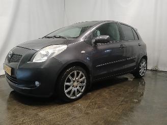 Toyota Yaris Yaris II (P9) Hatchback 1.3 16V VVT-i (2SZFE) [64kW]  (08-2005/11-2010=
) picture 3