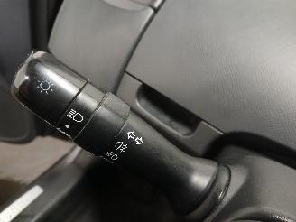 Toyota Yaris Yaris II (P9) Hatchback 1.3 16V VVT-i (2SZFE) [64kW]  (08-2005/11-2010=
) picture 14