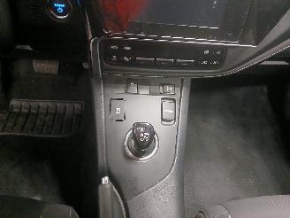 Toyota Auris Auris (E18) Hatchback 5-drs 1.8 16V Hybrid (2ZRFXE) [100kW]  (10-2012/=
03-2019) picture 17